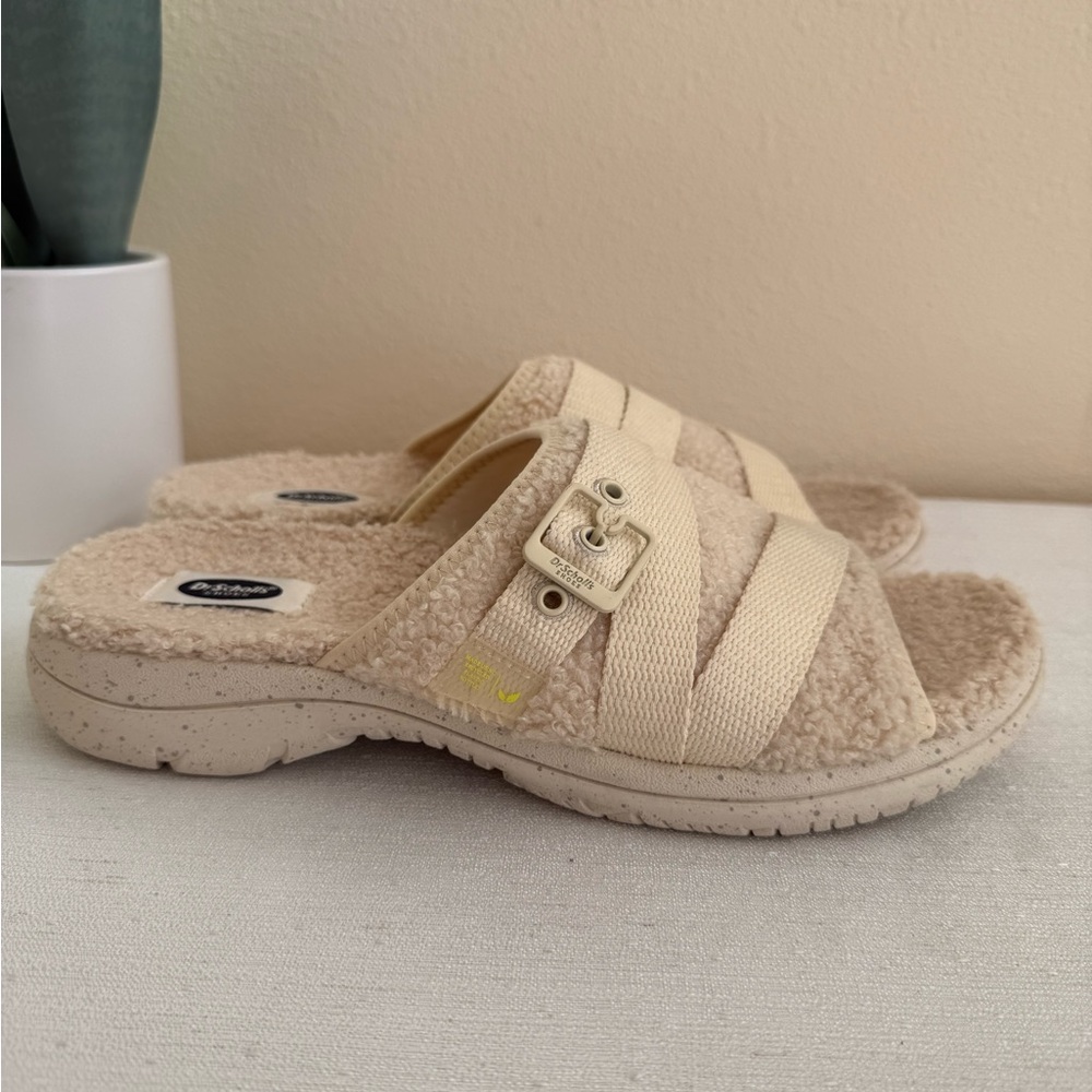 New Dr. Scholl’s Beige Fuzzy Strap Slide Sandals